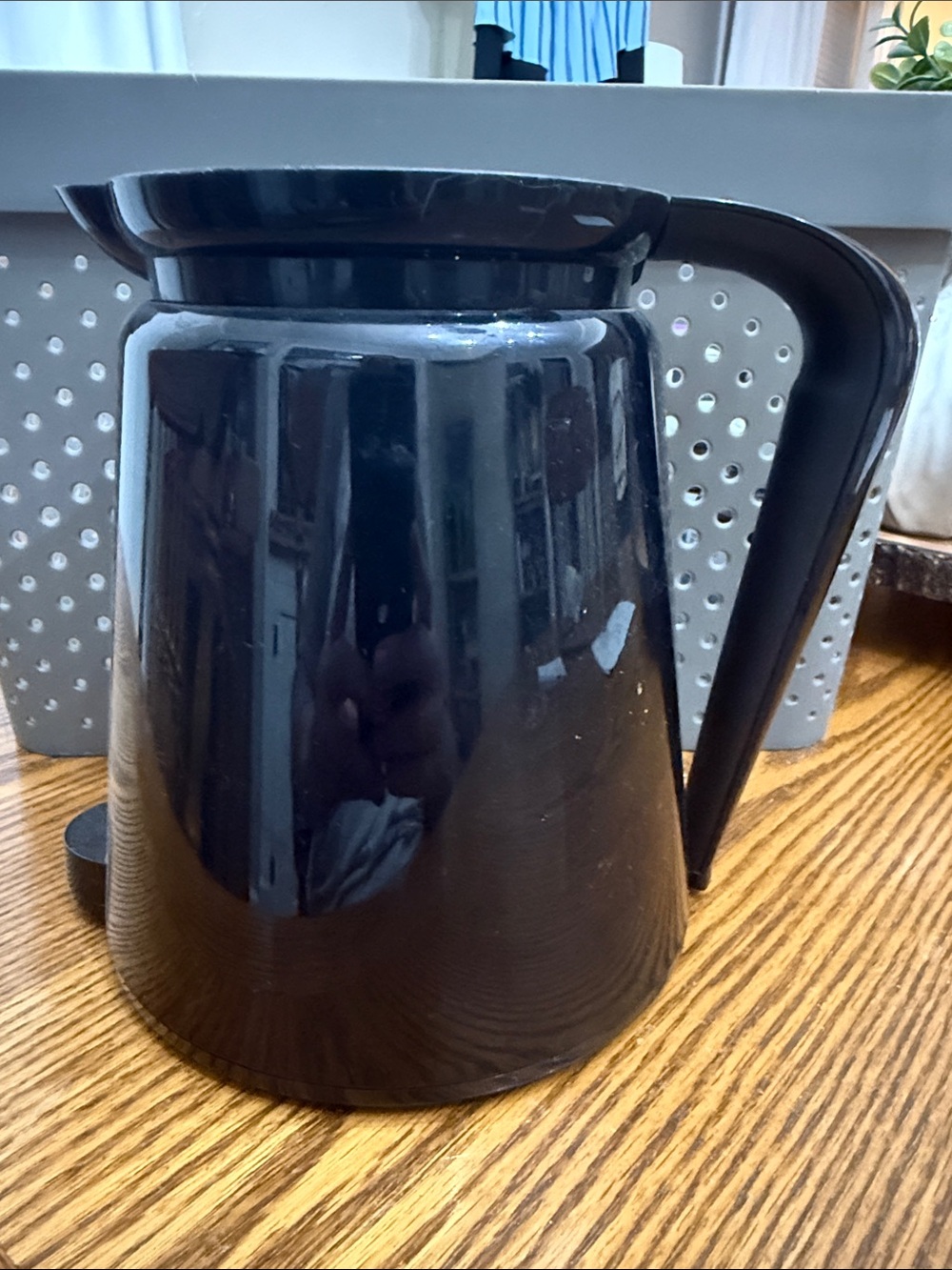 Keurig Black Insulated Thermal Coffee Carafe with removable lid like new